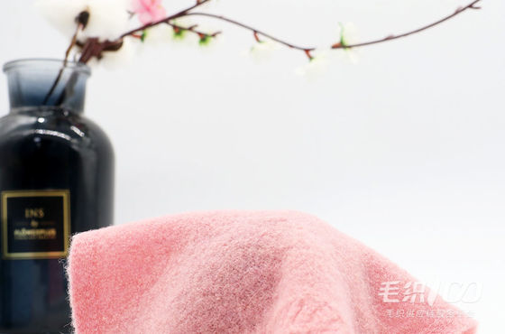 Practical 1/20NM Loopy Wool Yarn Soft Moistureproof For Handbags